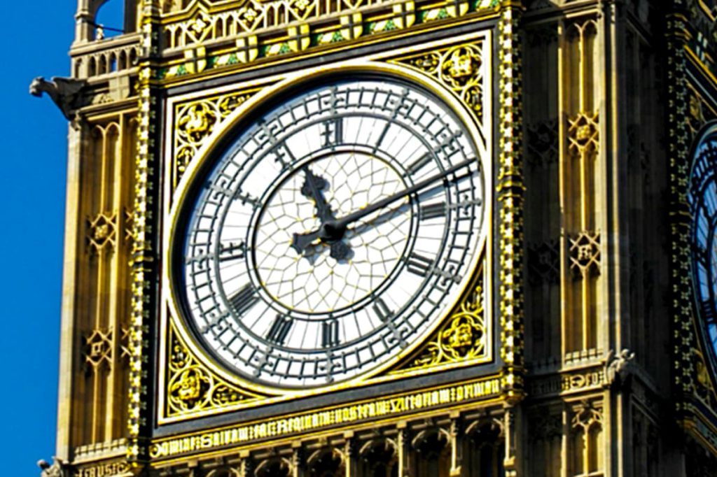 Reloj del Big Ben mostrando la hora local de Londres